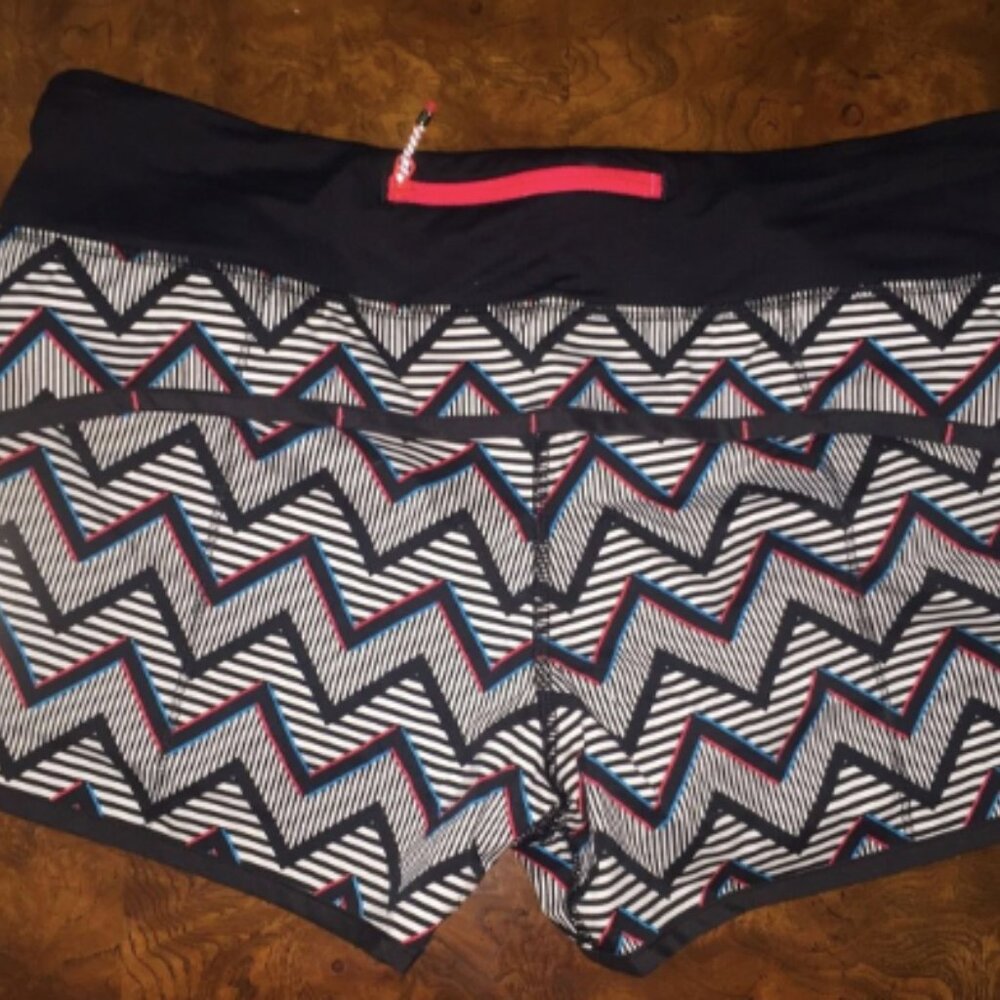 (6017) Lululemon Speed Short 2014 Seawheeze - 3D Chevron Sz 6 - Picture 1 of 6